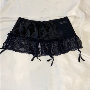 Cacique garter belt black